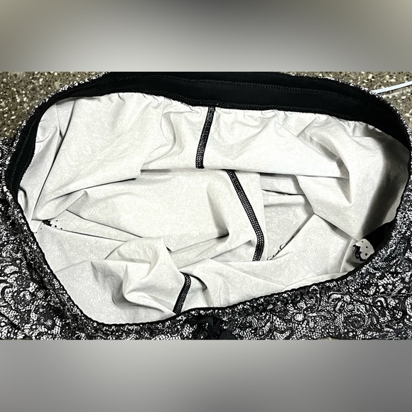 Lululemon Hit It Short 3.5” Lightweight Lace Activewear Running Yoga Fitness Gym - Picture 12 of 12